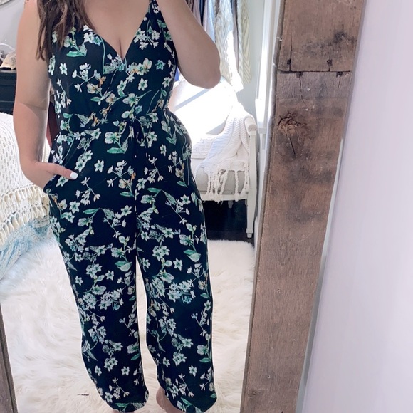 Tahari black floral pant jumpsuit; size 10 - Picture 2 of 8